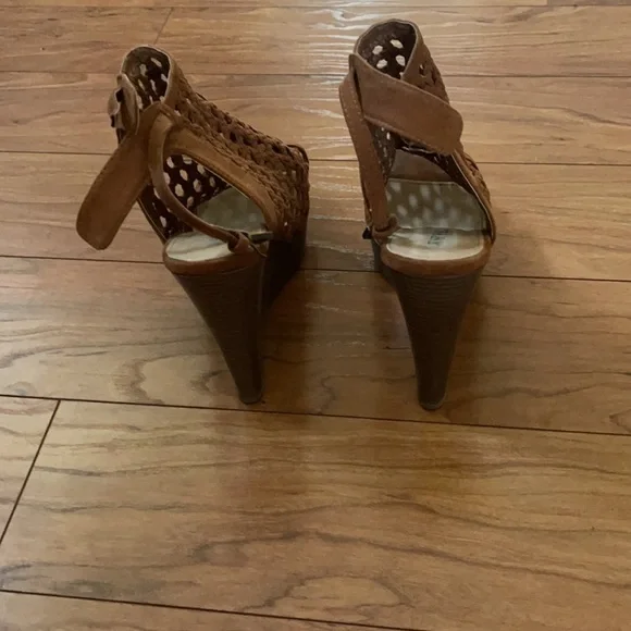 LAST CHANCE!! Get it before it’s GONE!! 👋❤️ Sandle Wedges - Picture 7 of 8